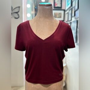 Cropped Burgundy V-Neck Tee – Soft Stretch Fit